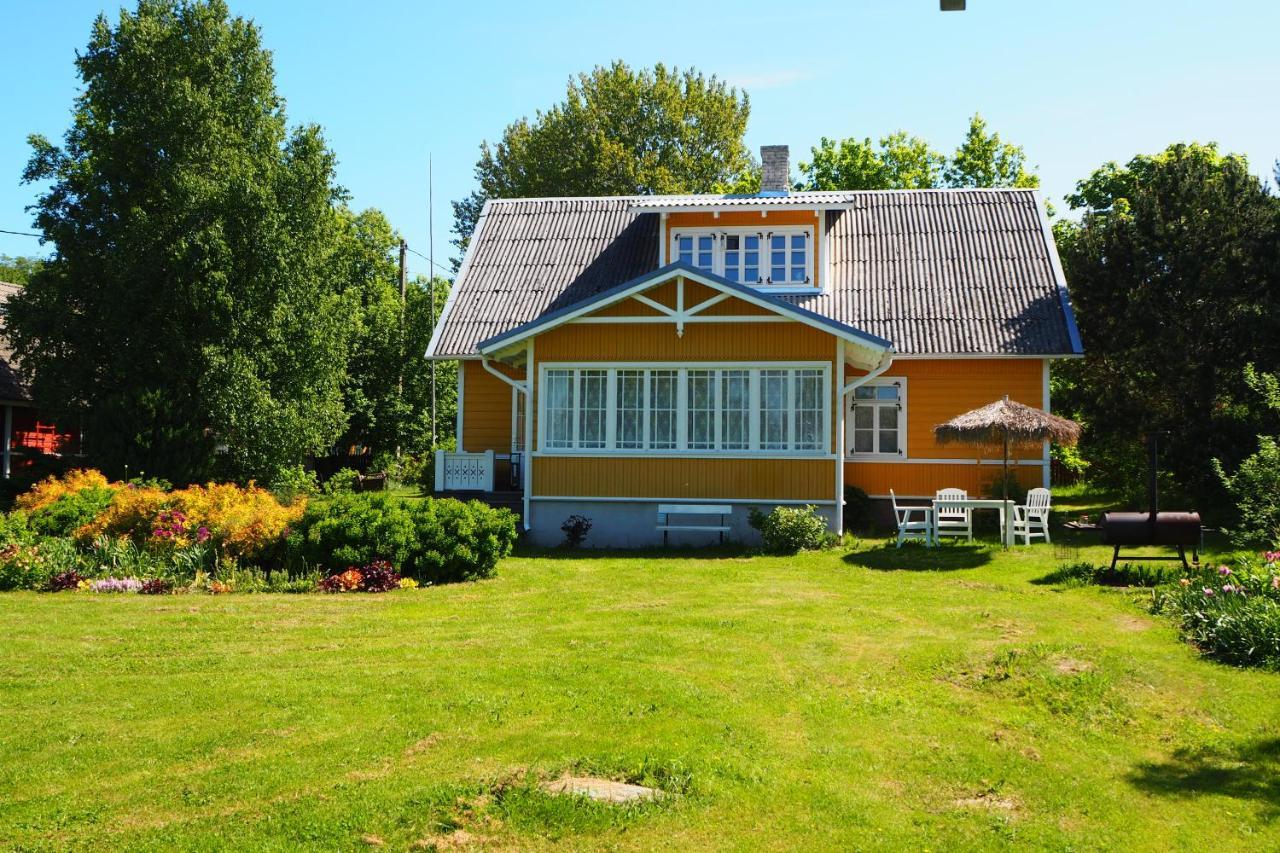 Maison d'hôtes Leesi Puhkemaja Extérieur photo